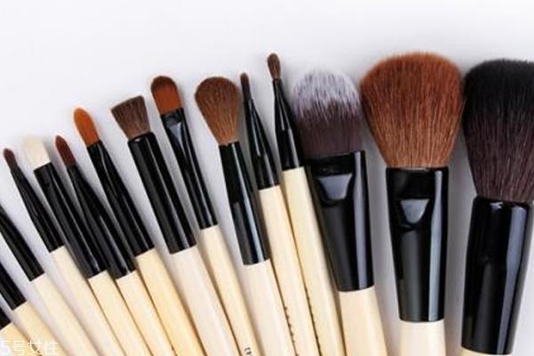 初学者用几个化妆刷最好 这5种是最基础配置 初学者用几个化妆刷最好 这5种是最基础配置