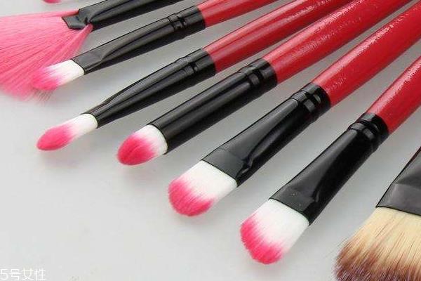 初学者用几个化妆刷最好 这5种是最基础配置 初学者用几个化妆刷最好 这5种是最基础配置