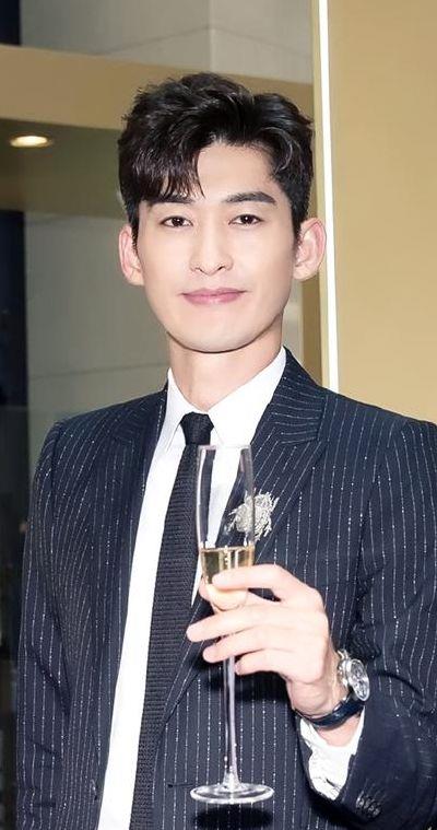 张翰的眼睛图片(张翰的的眼睛图片 新闻)