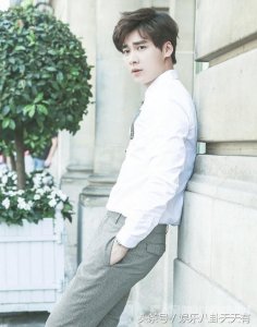 ​卓伟曝李易峰恋情，暖心为她披大衣 盘点曾与李易峰闹绯闻的女星