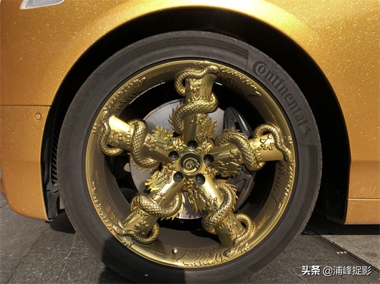 路遇500万黄金版劳斯莱斯,车牌11111,全身就写着两字“土豪”
