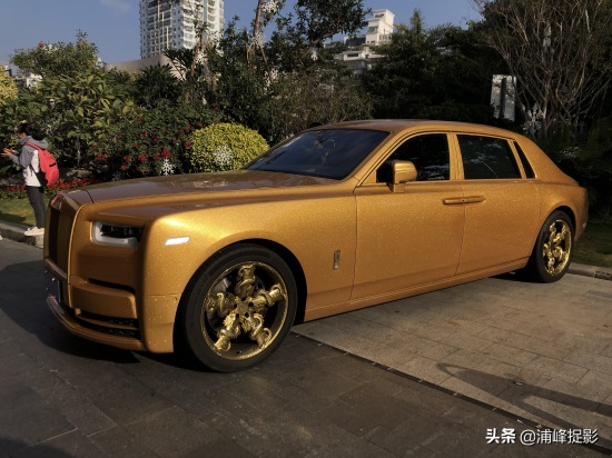 路遇500万黄金版劳斯莱斯,车牌11111,全身就写着两字“土豪”