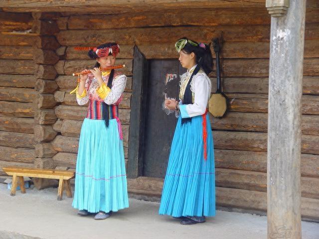 泸沽湖流行“男不娶女不嫁”？摩梭族“走婚”骗局的独家揭秘