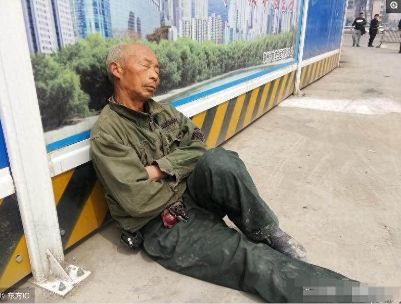 民工累了的8张场景图,亲人看到了会心疼,他们就是家人的守护神
