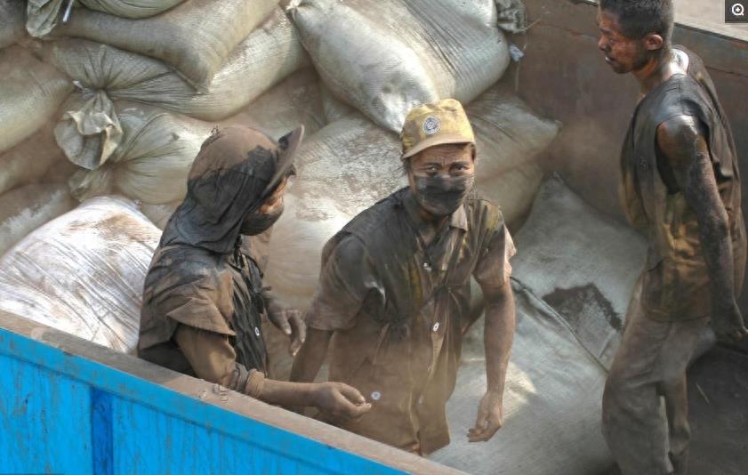 民工累了的8张场景图,亲人看到了会心疼,他们就是家人的守护神