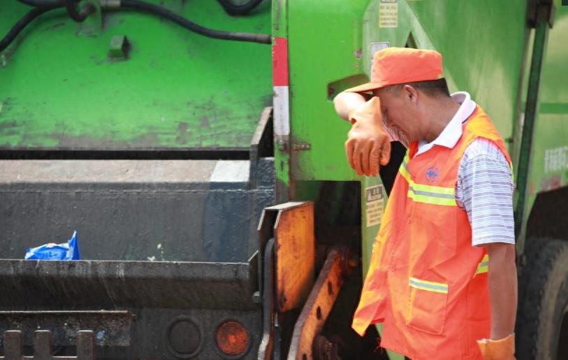 民工累了的8张场景图,亲人看到了会心疼,他们就是家人的守护神