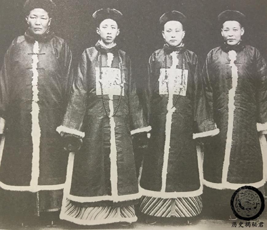 老照片带你看看清朝的太监长什么样:看看他们和正常男人有区别吗