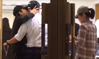 ​64岁林青霞名店内主动亲吻魁伟型男，切莫把正常社交行为小题大做