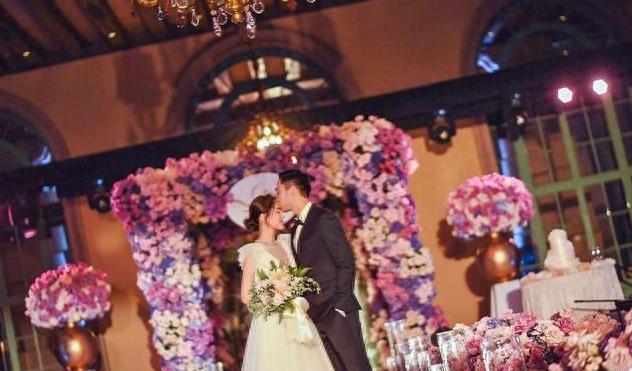 阿娇38岁生日,阿Sa深情献吻,距离“那件事”10年,她终于摆脱了