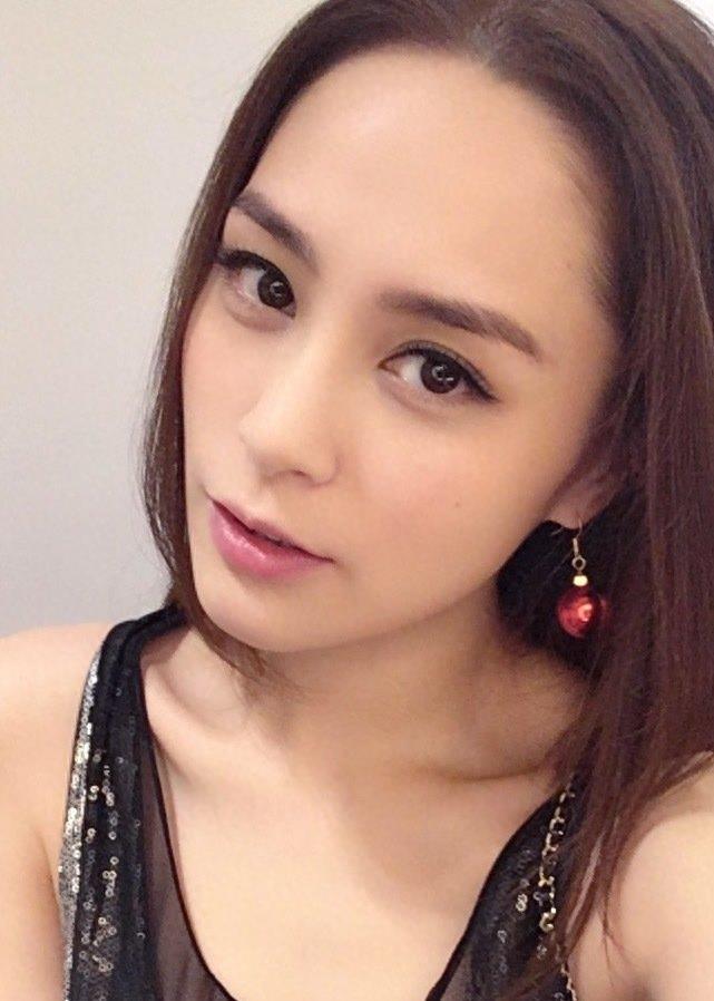 阿娇38岁生日,阿Sa深情献吻,距离“那件事”10年,她终于摆脱了