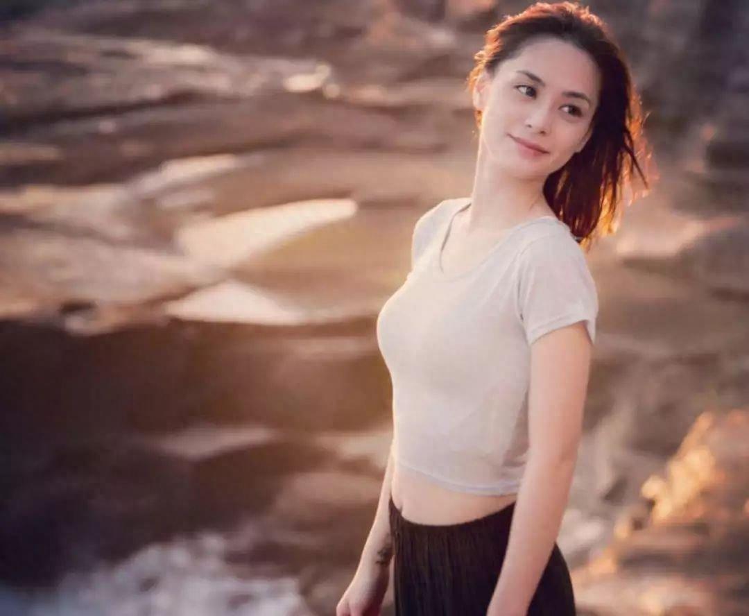 阿娇38岁生日,阿Sa深情献吻,距离“那件事”10年,她终于摆脱了