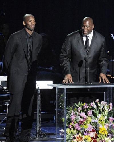 直击一代天王迈克杰克逊的葬礼,10亿人的不眠夜