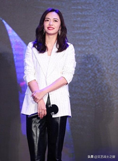 她是影视歌话明星,配音主唱,封面女郎,广告模特,微博女王姚晨