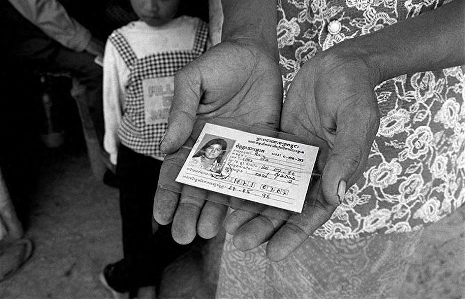 旅游发现女孩为替父母还债,被迫当了雏妓直至还清为止