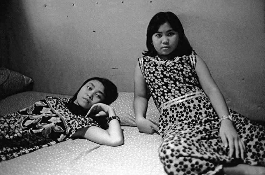 旅游发现女孩为替父母还债,被迫当了雏妓直至还清为止