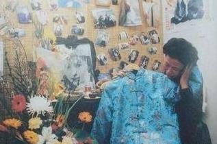 实拍香妃刘丹的葬礼,萧剑朱宏嘉幸存,章子怡泣不成声