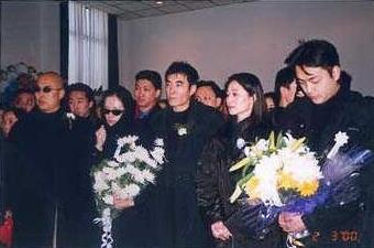 实拍香妃刘丹的葬礼,萧剑朱宏嘉幸存,章子怡泣不成声