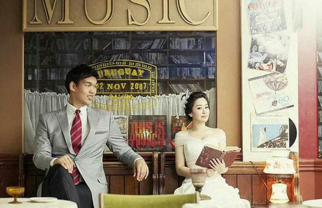 韩国人心中亚洲第一中锋河升镇,老婆是大美女,身高相差51公分