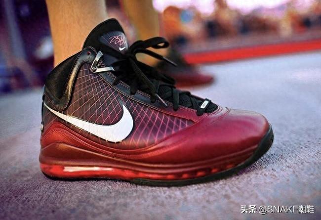 经典圣诞大战鞋款！LeBron 7“Christmas”下月回归