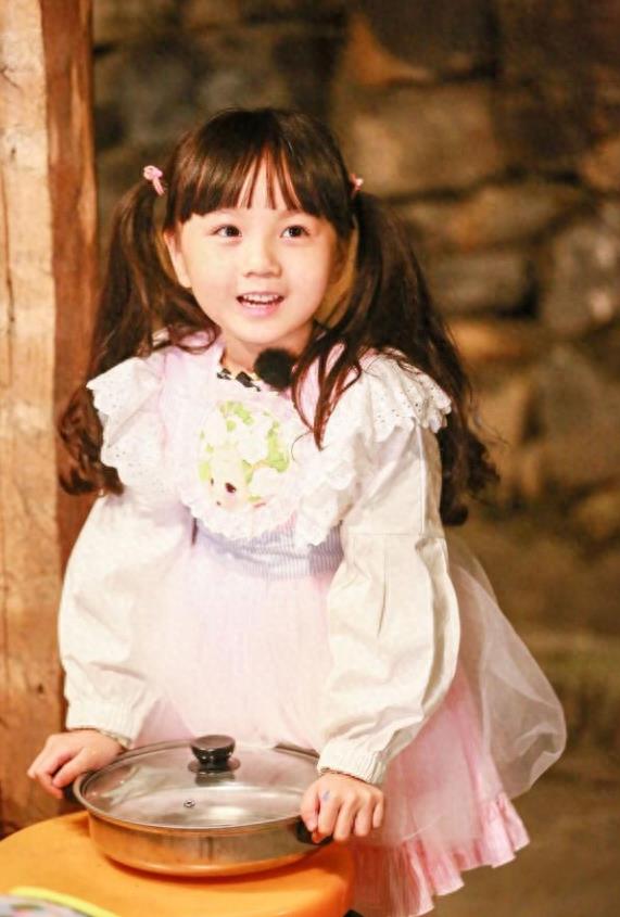 邓伦和李沁的女儿“小山竹”,原来“大有来头”,背景资料揭秘!