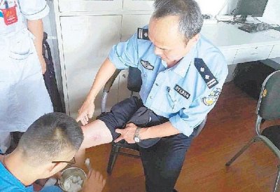 ​医院里闹纠纷，女子咬伤民警大腿，获刑六个月
