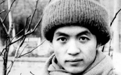 ​现代诗人顾城才华横溢却为何最后选择在激流岛住所杀妻后自缢