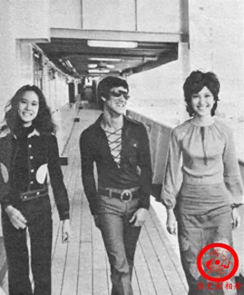 一组名人的珍贵合影:图一是周星驰和朱茵,图六是盖茨和乔布斯