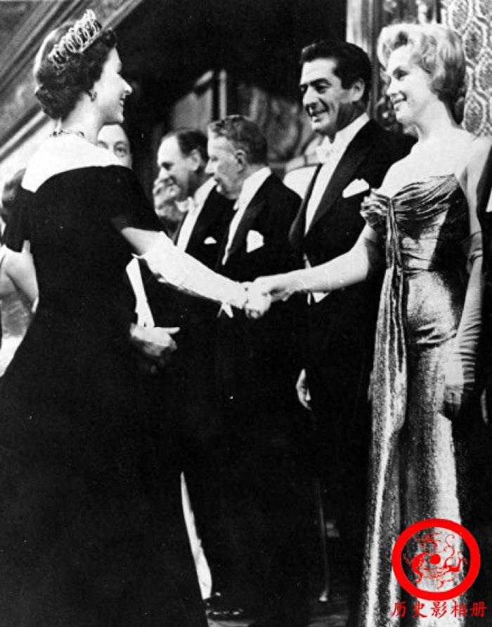 一组名人的珍贵合影:图一是周星驰和朱茵,图六是盖茨和乔布斯