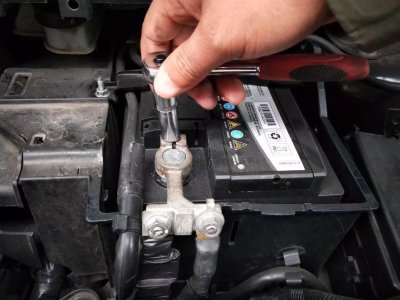 ​如何用万用表检测汽车是否漏电？