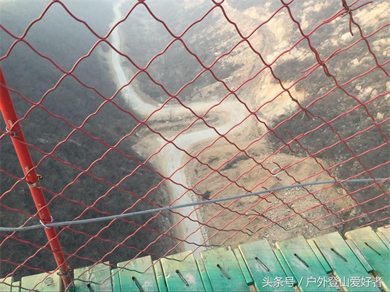 河北行唐县牛王寨爬山休闲一日游,吊桥玻璃栈道远离雾霾