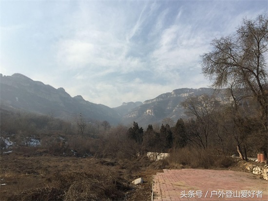 河北行唐县牛王寨爬山休闲一日游,吊桥玻璃栈道远离雾霾