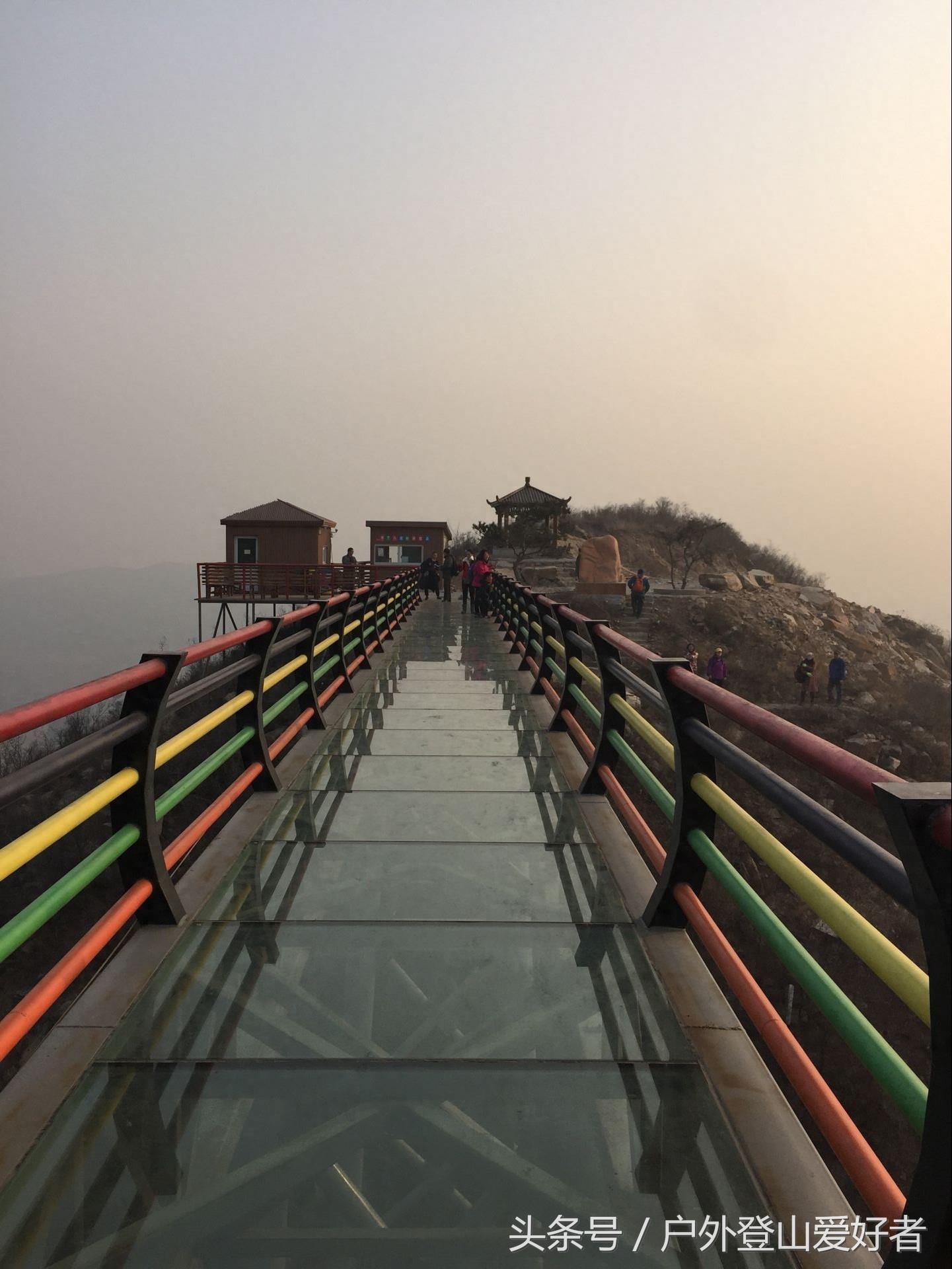 河北行唐县牛王寨爬山休闲一日游,吊桥玻璃栈道远离雾霾