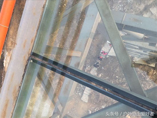 河北行唐县牛王寨爬山休闲一日游,吊桥玻璃栈道远离雾霾