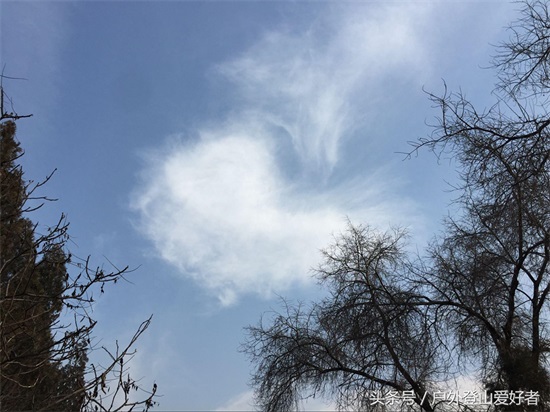 河北行唐县牛王寨爬山休闲一日游,吊桥玻璃栈道远离雾霾