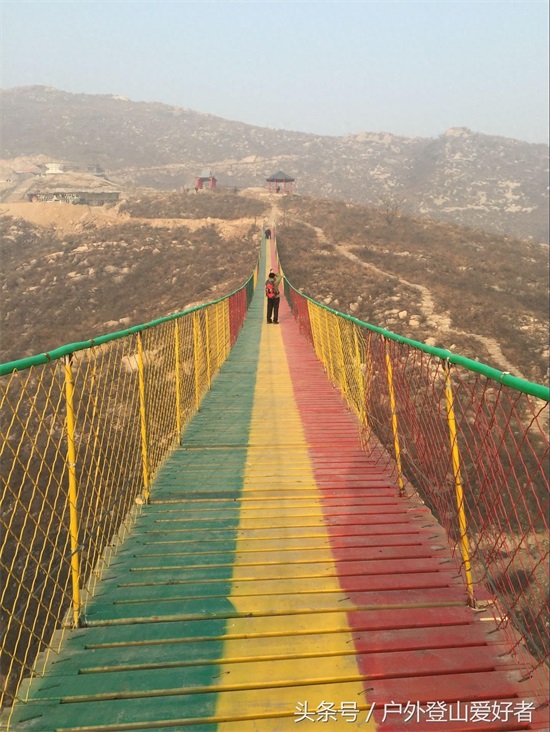 河北行唐县牛王寨爬山休闲一日游,吊桥玻璃栈道远离雾霾