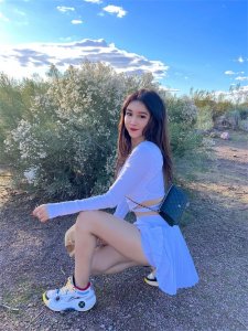 ​嫁大自己17岁的秃顶外国富豪，nba最美双语主播拥有500多万粉丝