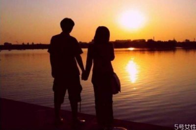 ​男生会随便十指紧扣吗 男朋友很珍惜你的表现