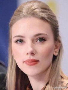 ​年轻时的斯嘉丽·约翰逊到底有多美？看到她的照片后，你会明白啥叫“绝色美人”