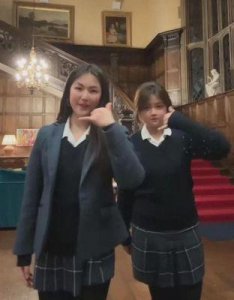 ​14岁的王诗龄近况曝光：一家三口罕见合体，网友羡慕不已