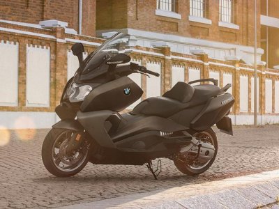 ​隆鑫组装宝马新款踏板车LX350T，网友问买的是宝马还是隆鑫摩托车