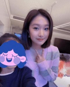 ​马伊琍大女儿文爱马快乐成长，母女亲情依旧温馨