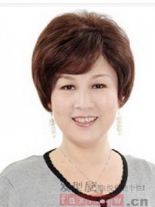 ​中年人短发发型 简单干练显年轻