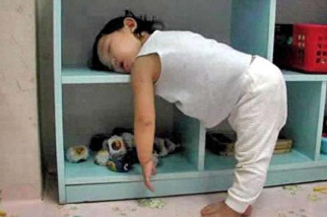 10张世界上最可爱的睡姿，让人笑的喷饭