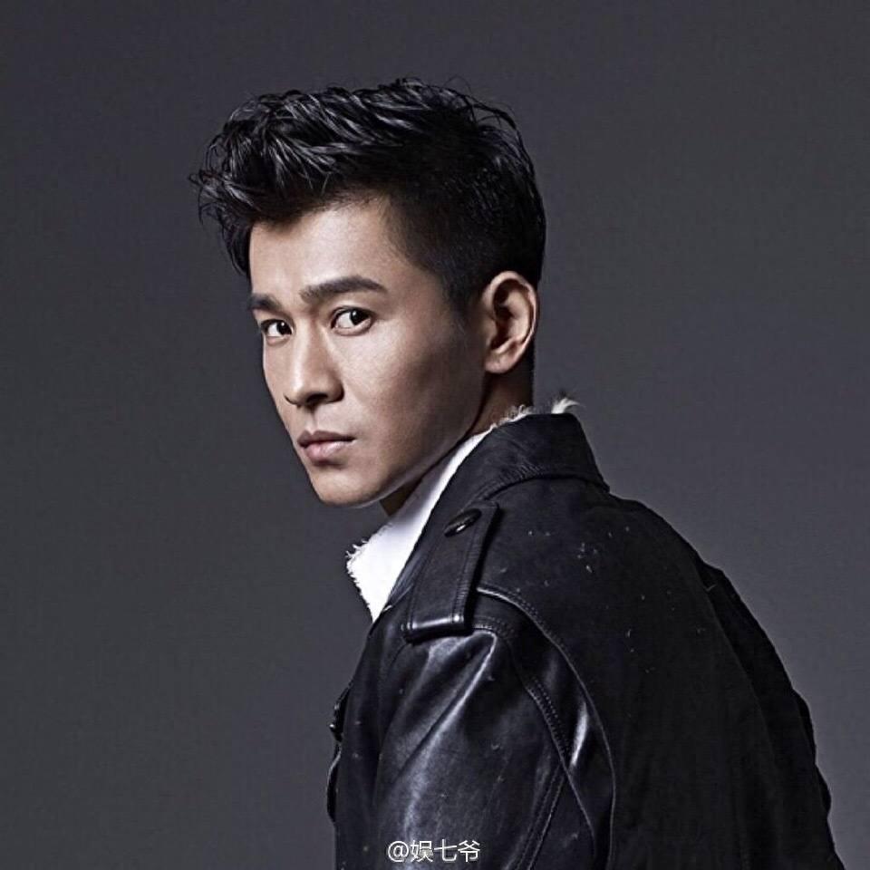 37岁乔振宇与妻子王倩一近照 儿女双全!儿子呆萌!