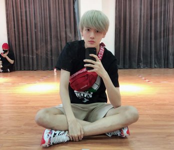 ​毕雯珺竟主动与人视频，还发相关微博，粉丝心酸：他第一次这么笑