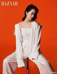 46岁海清新妆容引热议,丰唇效果显著,网友纷纷质疑是否医美