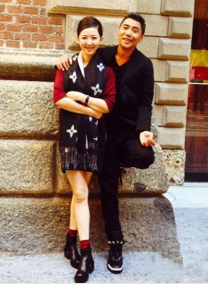 50岁屠洪刚一家近照,3婚妻子事业心强,继子生活奢侈豪车傍身