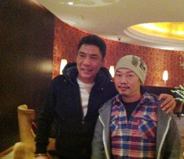 50岁屠洪刚一家近照,3婚妻子事业心强,继子生活奢侈豪车傍身