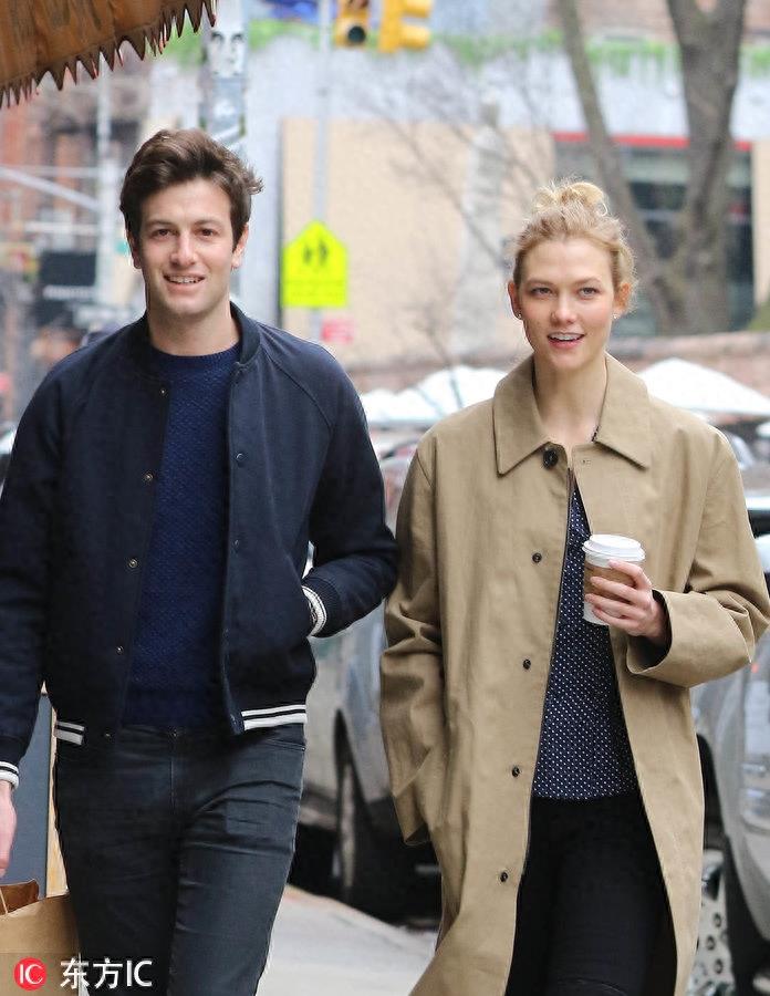 维秘天使卡莉·克劳斯订婚,与投资大亨男友相恋6年修成正果