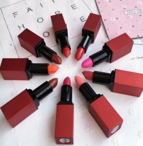 ​揭秘：突然火起来的9.9元口红 能赚到钱吗？